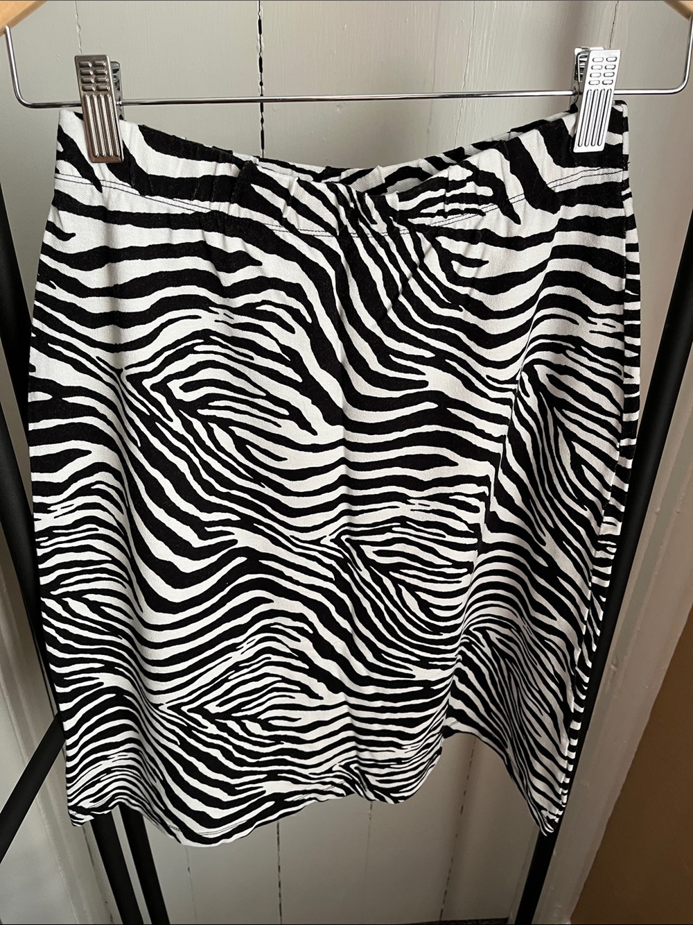 Liz Claiborne Black and White Zebra Print Stretchy Skirt